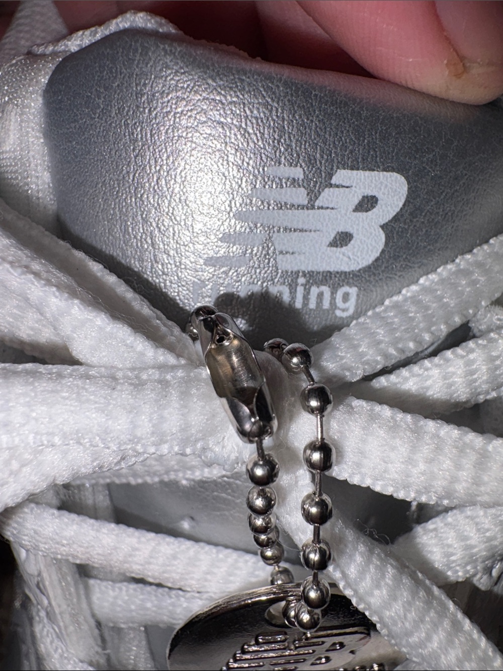 New Balance White and Silver Polka-Dot Athletic Sneakers WOMENS 9 MENS 7.5 - Picture 3 of 9